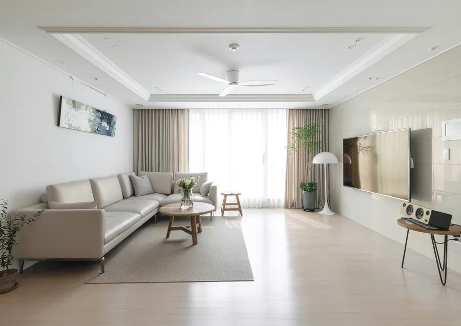 은은한 컬러와 화이트 우드, 금강 펜테리움 홈스타일링