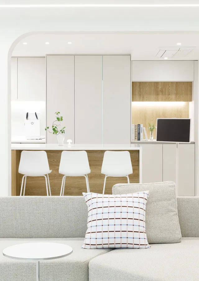 모던한 화이트 우드 톤의, 다정한 마을 쌍용 홈스타일링