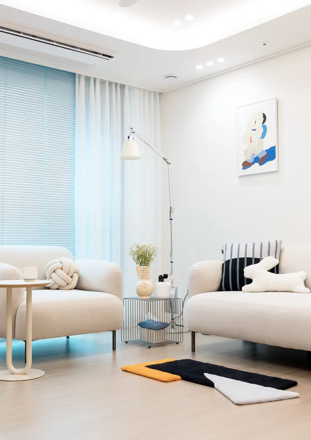 컬러감이 살아 있는 신혼집, 부천 일루미스테이트 홈스타일링