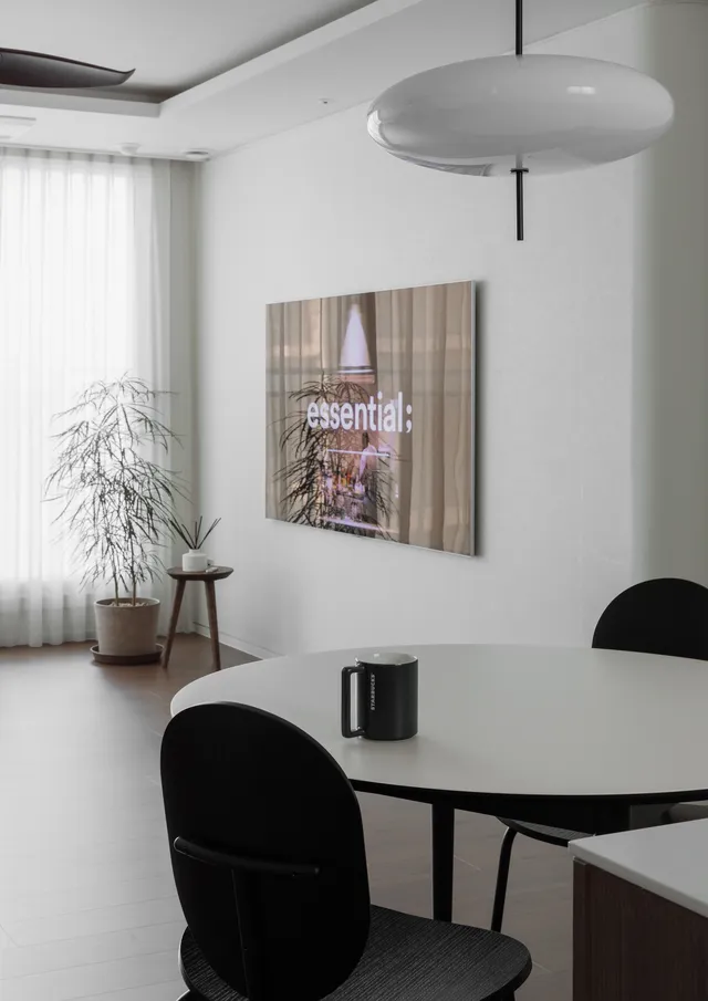 다크 우드와 아이보리의 조합, 수원 SK스카이뷰 홈스타일링